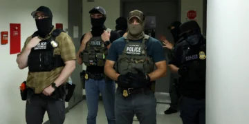 «A la caza de los más vulnerables»: reportan que ICE realiza búsquedas en registros de conductores de Maryland