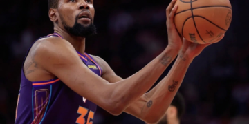 Una superestrella de la NBA forma parte del grupo que adquirirá una propiedad de Six Flags en Maryland