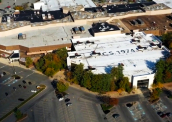 La demolición del centro comercial Lakeforest marca el inicio de un proyecto de remodelación de $1.2B.