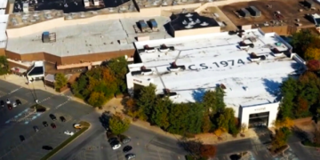 La demolición del centro comercial Lakeforest marca el inicio de un proyecto de remodelación de $1.2B.