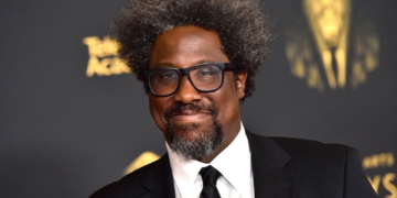 W. Kamau Bell lleva su humor mordaz y su activismo a Strathmore