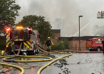 Dos escuelas primarias de la zona de Washington D. C. se incendiaron; una permanecerá cerrada el lunes