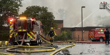 Dos escuelas primarias de la zona de Washington D. C. se incendiaron; una permanecerá cerrada el lunes