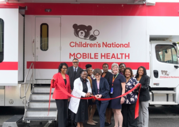 El Children’s National Hospital presenta su segunda unidad médica móvil para ampliar la atención a los niños