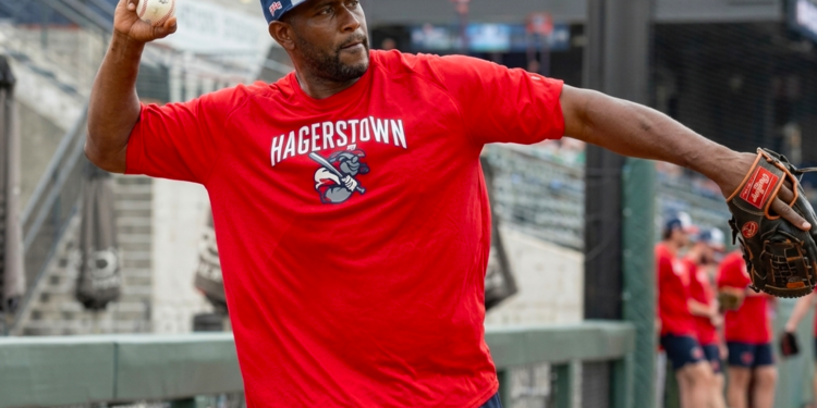 Un jugador de béisbol de 53 años hará historia con los Hagerstown Flying Boxcars