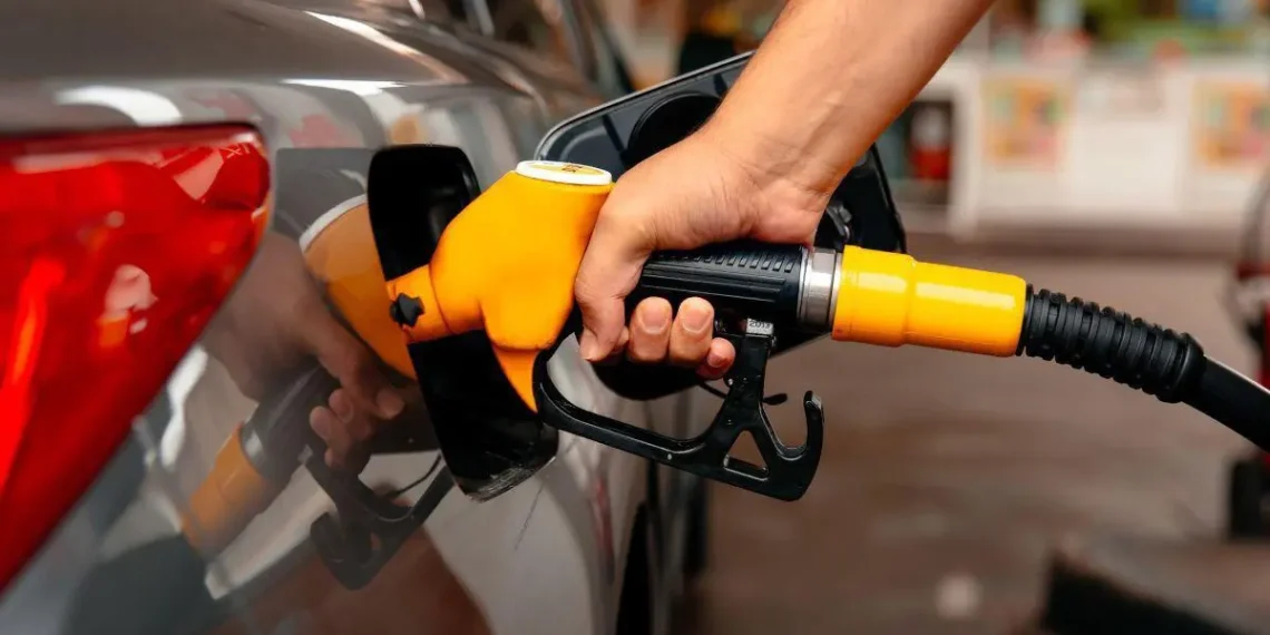 El precio de la gasolina en todo el país ha superado los 4 dólares por primera vez desde 2022.