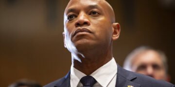 Wes Moore, gobernador de Maryland: «Estados Unidos se está precipitando de nuevo hacia otra guerra interminable»