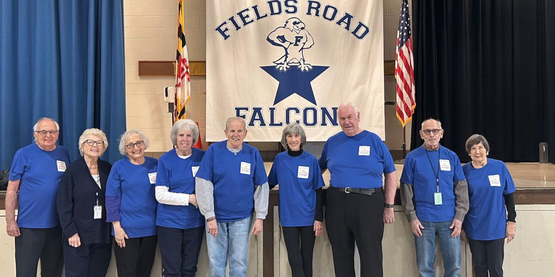 Los voluntarios jubilados se integran en la comunidad de una escuela primaria de Gaithersburg