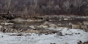 “¡Es repugnante!”: residentes de Glen Echo presionan a las autoridades tras derrame de aguas residuales en el río Potomac
