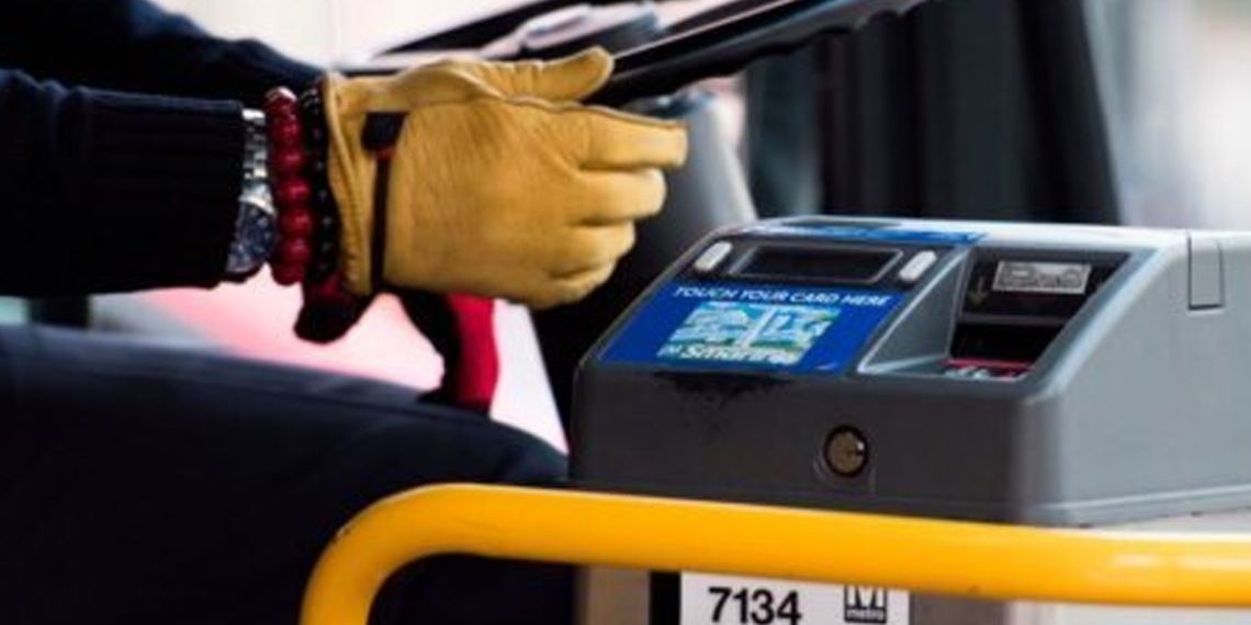 La campaña del metro contra el fraude en el pago de billetes provoca la reacción de los sindicatos por motivos de seguridad