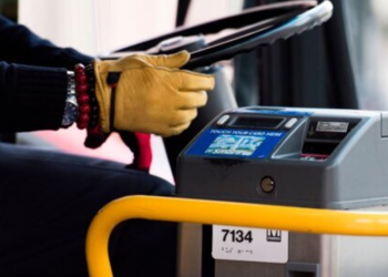 La campaña del metro contra el fraude en el pago de billetes provoca la reacción de los sindicatos por motivos de seguridad