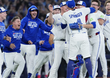 Una base por bolas con las bases llenas da la victoria por 2-1 a los Blue Jays frente a los Orioles