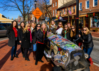 Tour gastronómico en Fells Point atrae a turistas en Baltimore