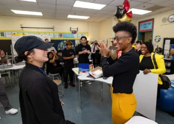 La Universidad de Maryland sorprende y premia a maestros ejemplares durante la Semana de Agradecimiento Docente