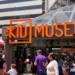 Estudiantes de secundaria presentan inventos en el KID Museum de Bethesda para mejorar la vida en la Tierra