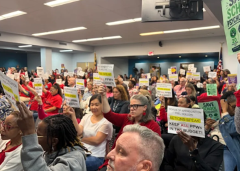 “Realmente me importan estos estudiantes”: personal escolar de Montgomery County espera saber si perderá su empleo
