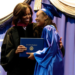 La ex primera dama Michelle Obama felicita a los graduados de secundaria de Maryland por su perseverancia