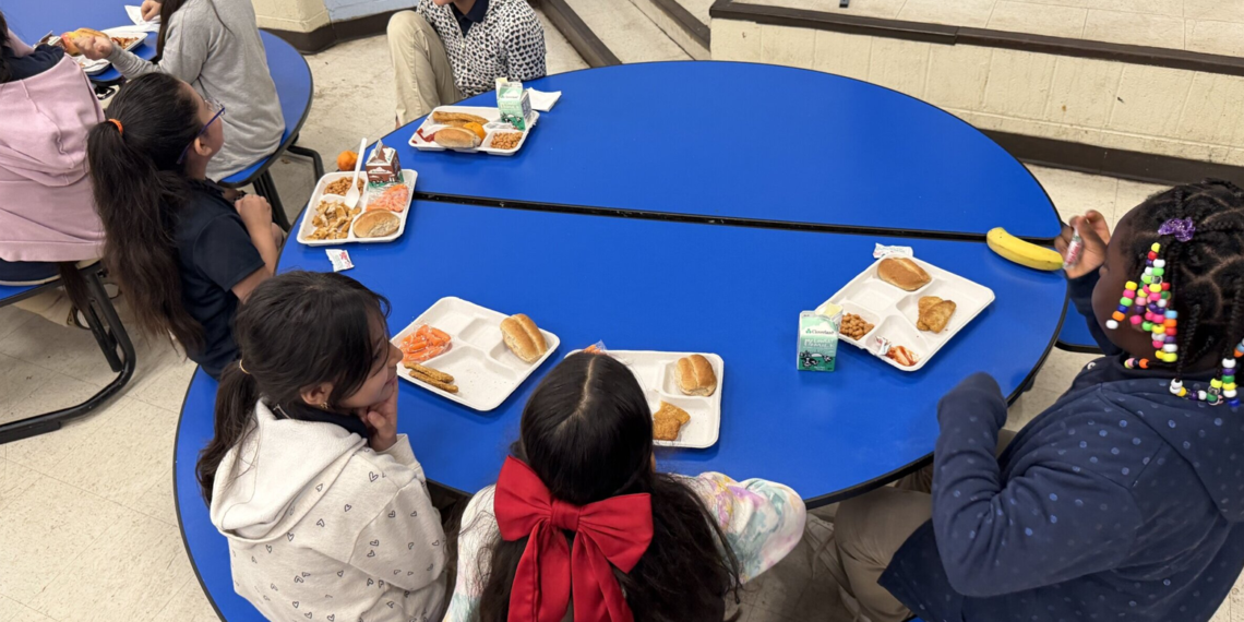 Las escuelas del condado de Prince George’s ponen en marcha un programa gratuito de comidas de verano