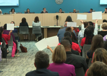 En una reunión marcada por la emoción, la Junta Escolar de Montgomery County aprueba un presupuesto de $3,700 millones con recortes de empleo