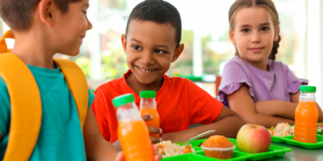 Vuelve el programa federal de alimentación de verano para familias con niños