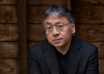 Una nueva novela de Ishiguro nos transporta a la Inglaterra de los años 30, con espías, música e ingenio.