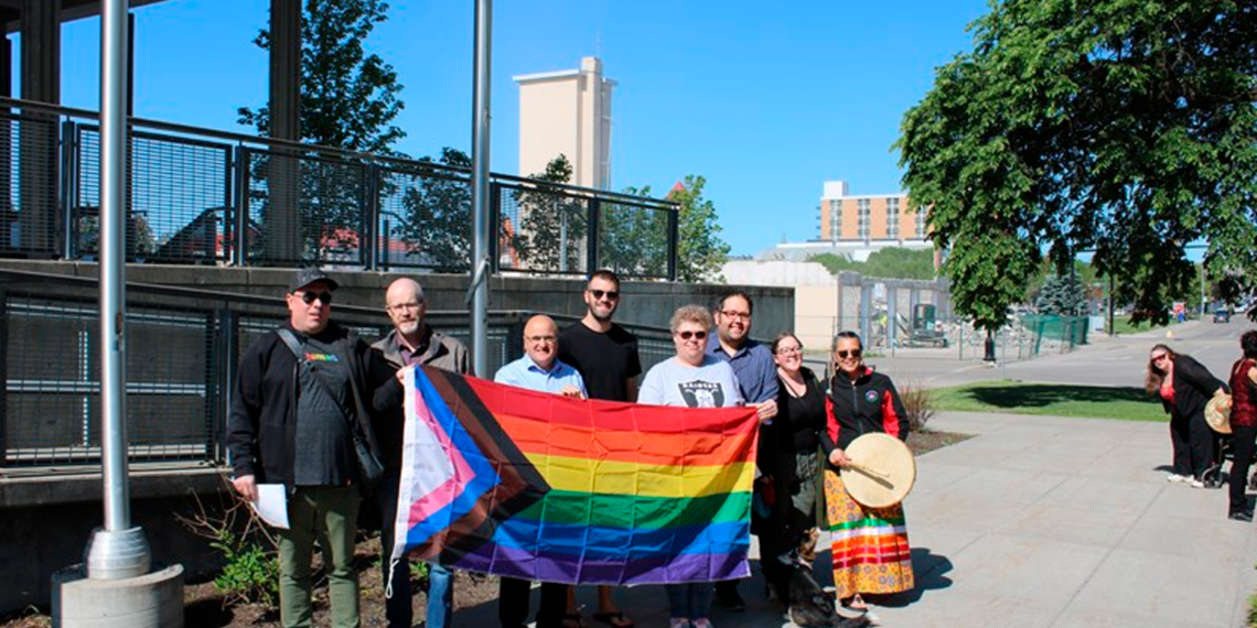 El condado de Prince George iza la bandera del Orgullo y pone de relieve la equidad sanitaria para la comunidad LGBTQ+