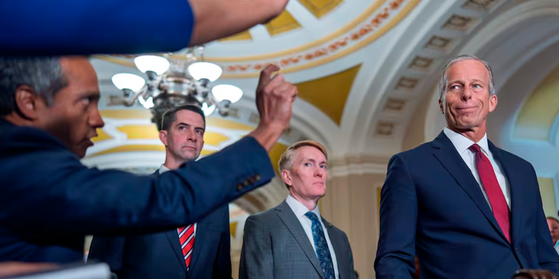 El Senado aprueba por primera vez una resolución sobre los poderes de guerra, en una reprimenda a Trump por el conflicto con Irán