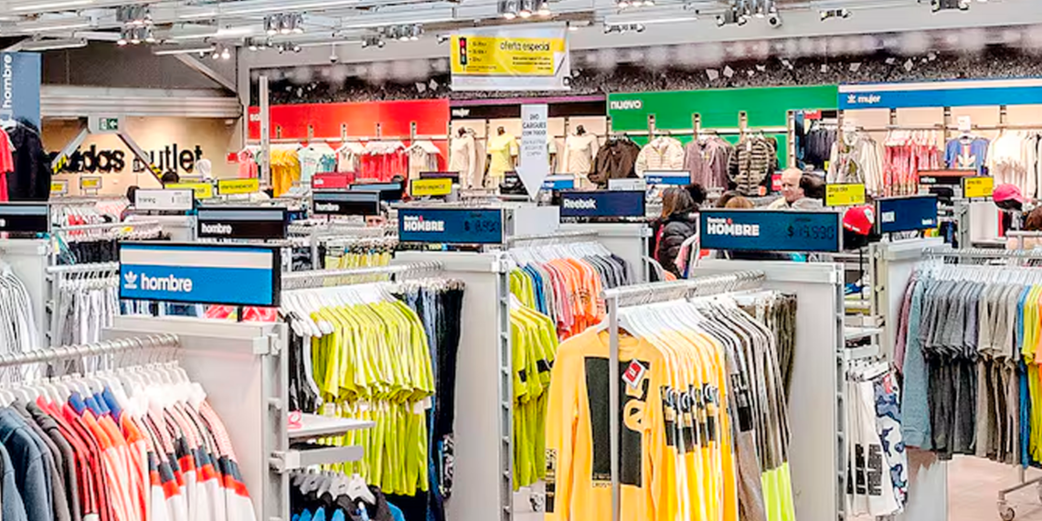 ¿De verdad se consiguen gangas en las tiendas outlet? Un experto en consumo afirma que no suele ser así.