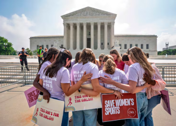 El Tribunal Supremo confirma las leyes estatales que prohíben a las niñas y mujeres transgénero formar parte de los equipos deportivos escolares