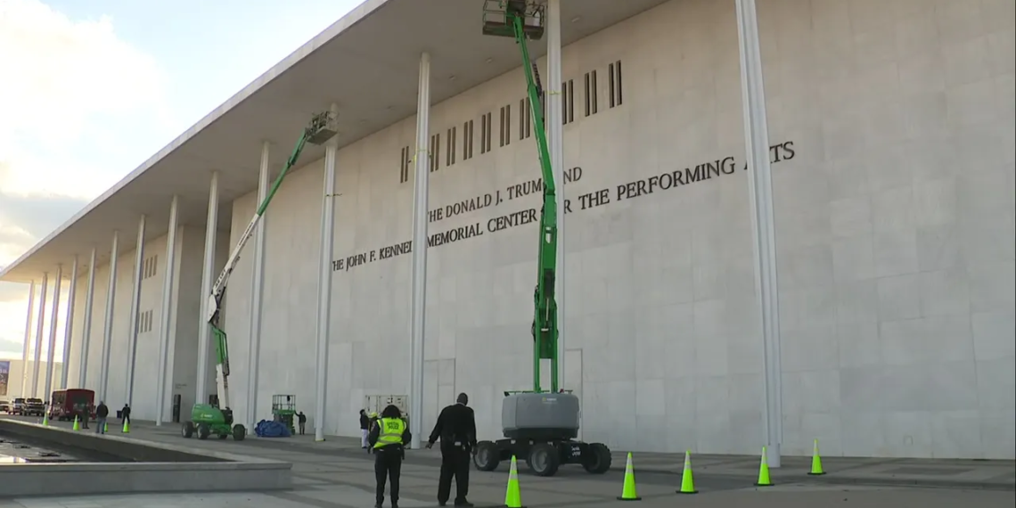 El Kennedy Center afirma que no está obligado a reprogramar espectáculos tras fallo judicial que bloqueó un cierre de dos años