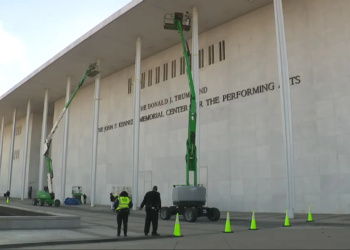 El Kennedy Center afirma que no está obligado a reprogramar espectáculos tras fallo judicial que bloqueó un cierre de dos años