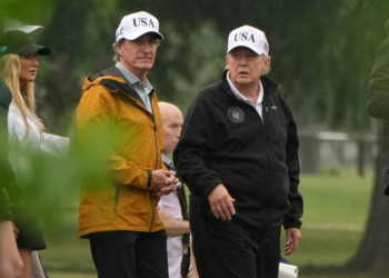 Trump asegura que la renovación de un campo de golf permitirá a Washington albergar grandes torneos