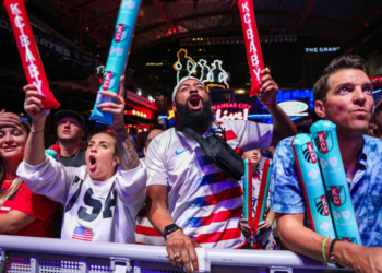 El National Mall se convierte en una gran fiesta para los aficionados de Estados Unidos durante el Mundial