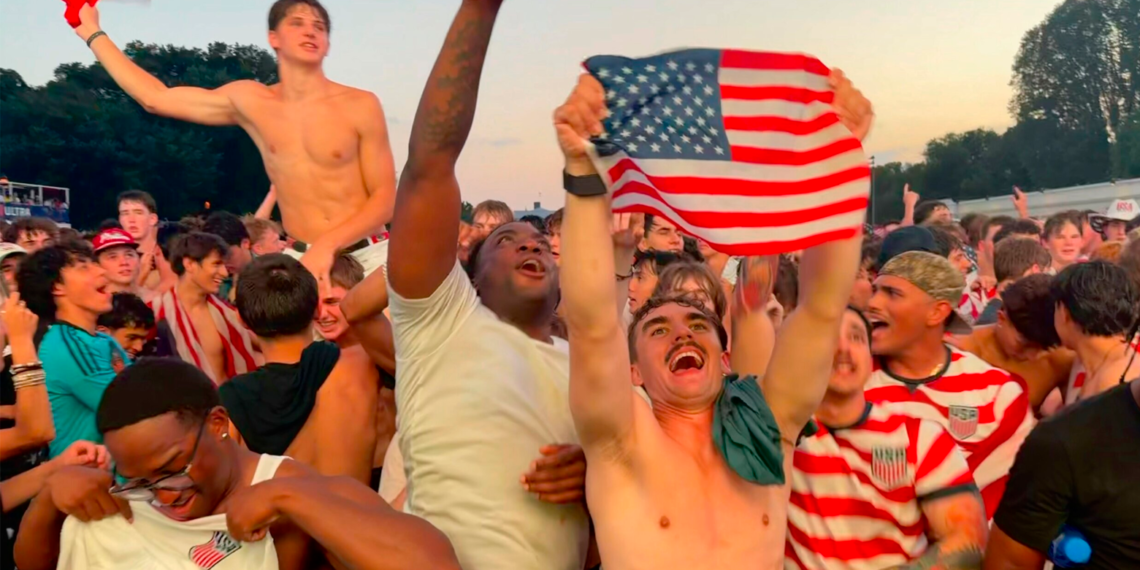 «Una emoción increíble»: Miles de personas se reúnen en el National Mall para celebrar la histórica victoria de EE. UU. en el Mundial