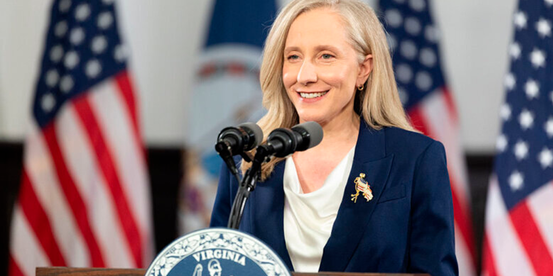 A los seis meses de su mandato, Spanberger defiende su trayectoria mientras persisten las preocupaciones económicas