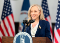 A los seis meses de su mandato, Spanberger defiende su trayectoria mientras persisten las preocupaciones económicas