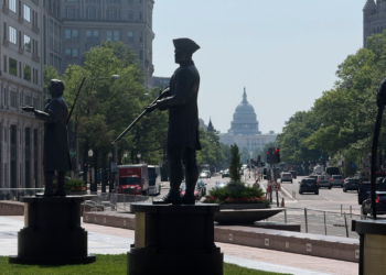 Freedom Plaza reabre sus puertas con nuevas estatuas, monumentos conmemorativos y una fuente en funcionamiento
