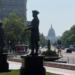 Freedom Plaza reabre sus puertas con nuevas estatuas, monumentos conmemorativos y una fuente en funcionamiento
