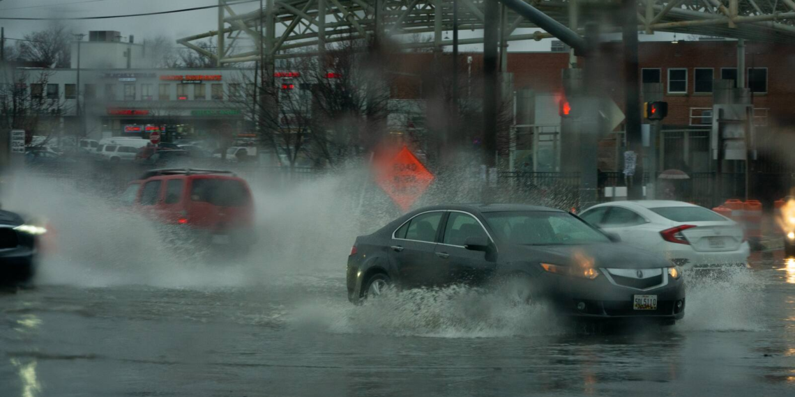 Tormentas de la tarde elevan el riesgo de inundaciones en la región de Washington este lunes