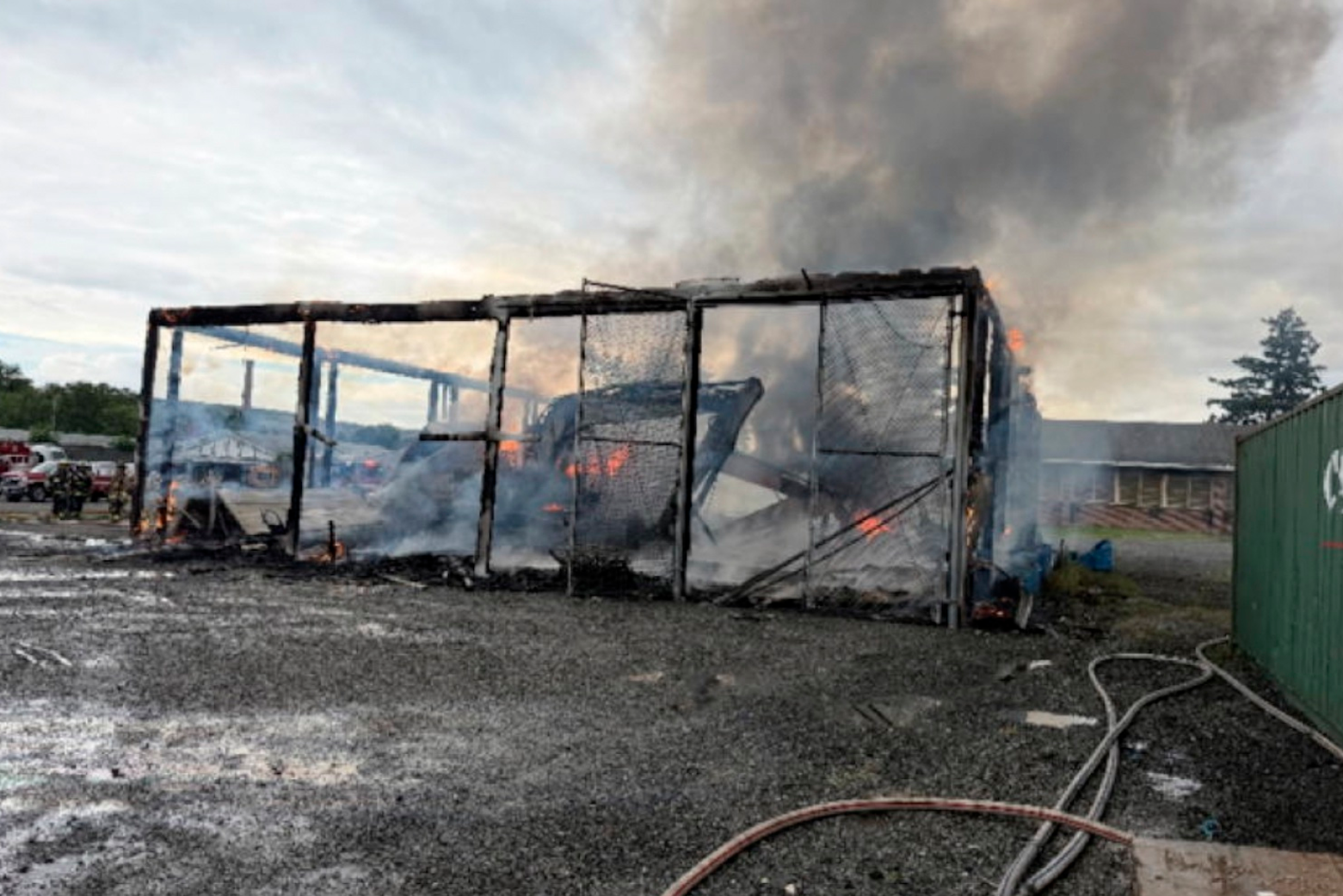 Seis arrestados por incendio que causó más de $1 millón en daños en Lorton