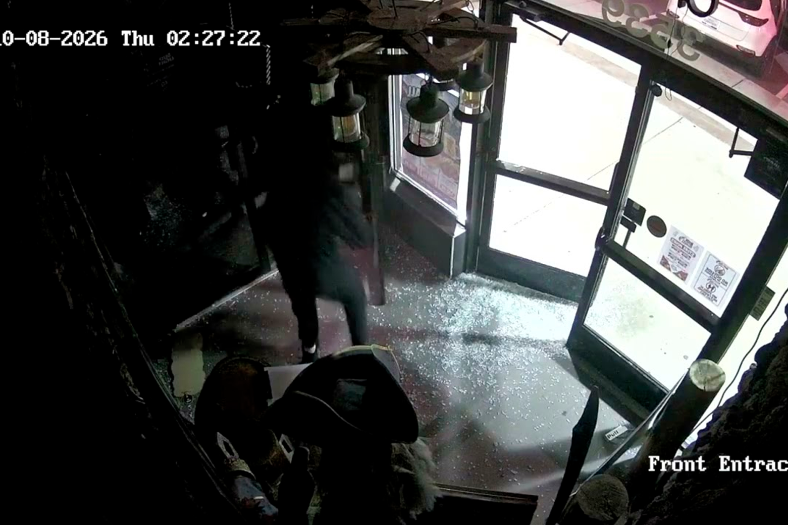 Policía busca identificar a ladrones vinculados con nueve robos en Fairfax County
